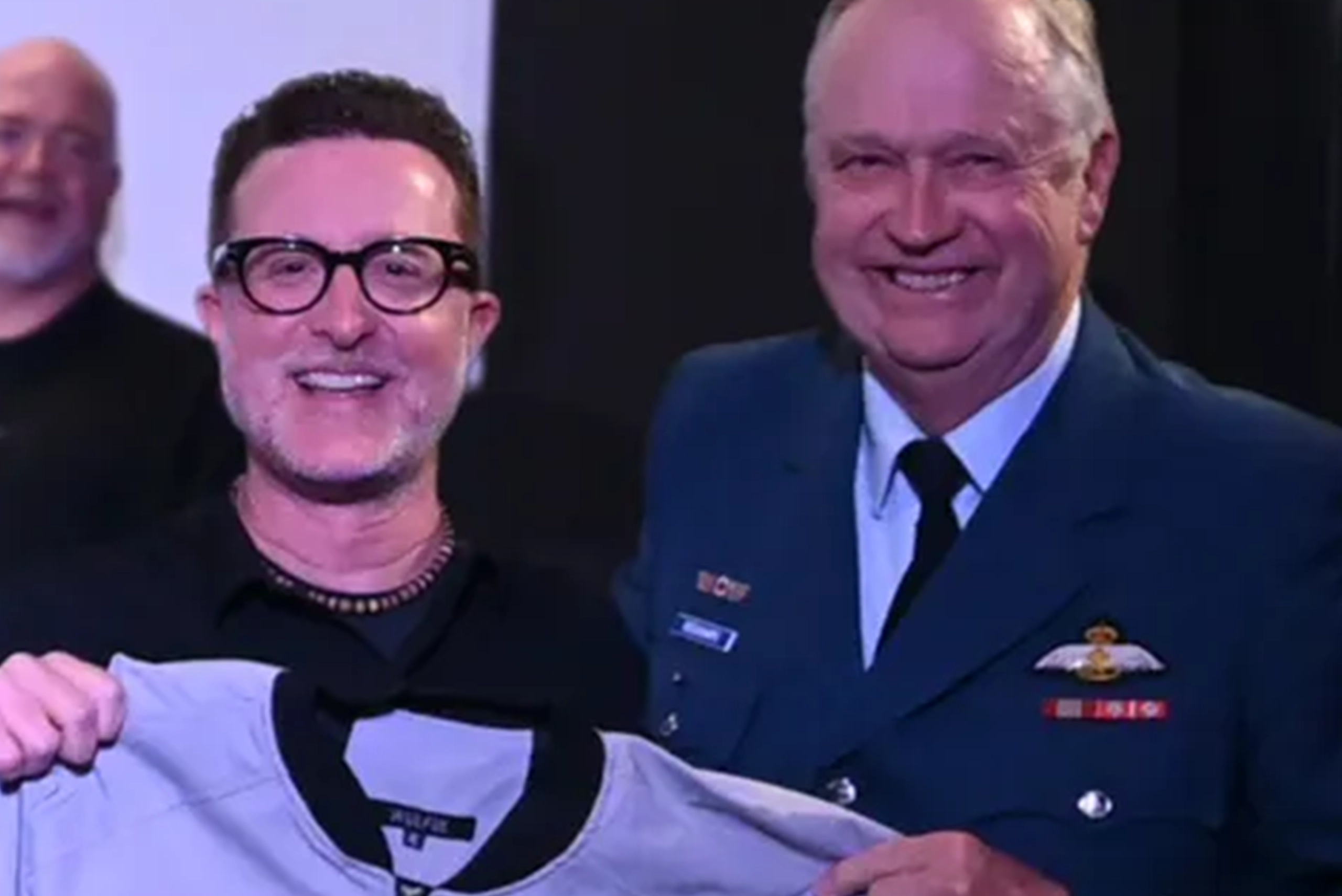 HeroesOnTheAir_Vic1